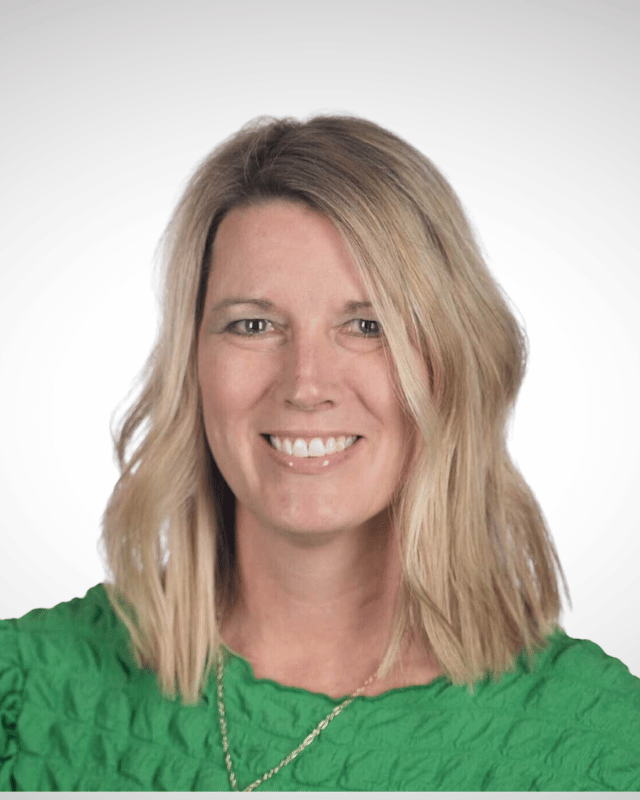 Liz Anderson Headshot White